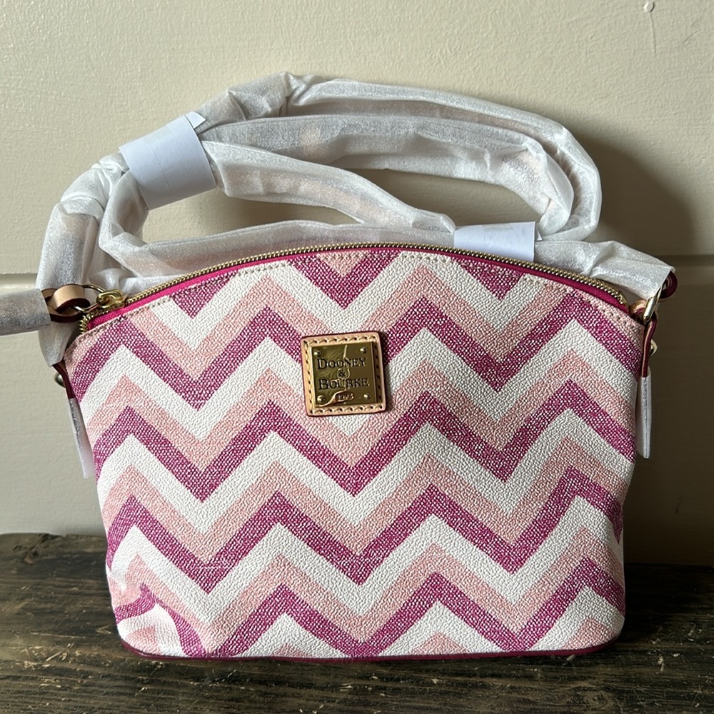 RARE & SOLD OUT! Dooney & Bourke Pink Chevron Suki Crossbody - Picture 12 of 13